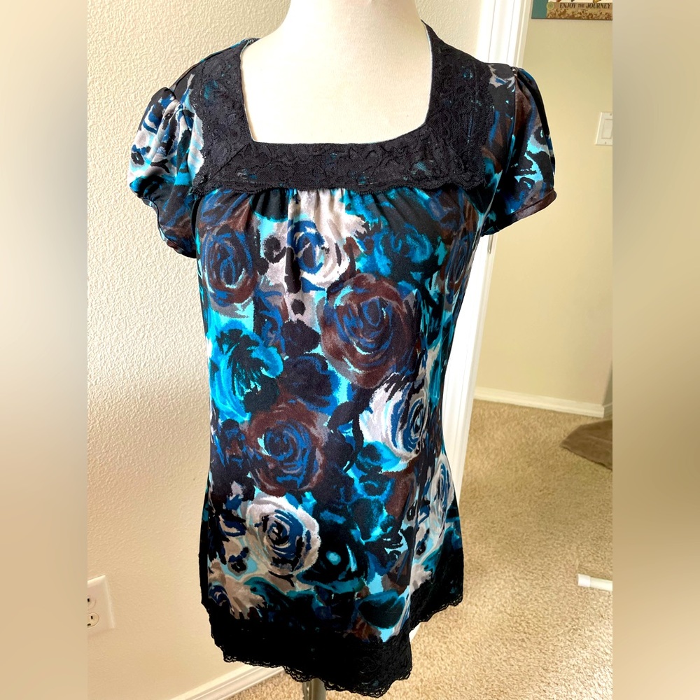 l@@k!! Eye Catching Attractive Top